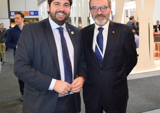 Fernando López Miras, presidente de la Región de Murcia, junto con Ricardo Martínez, embajador español en Alemania.